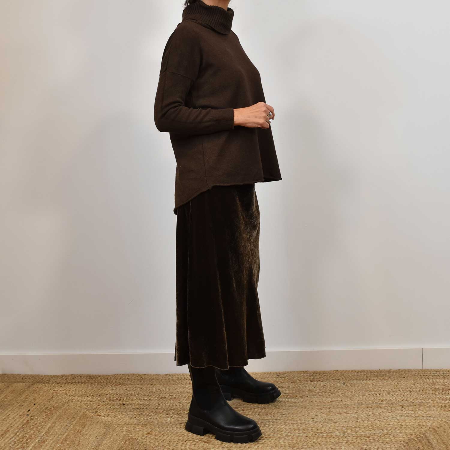 Falda midi terciopelo marrón