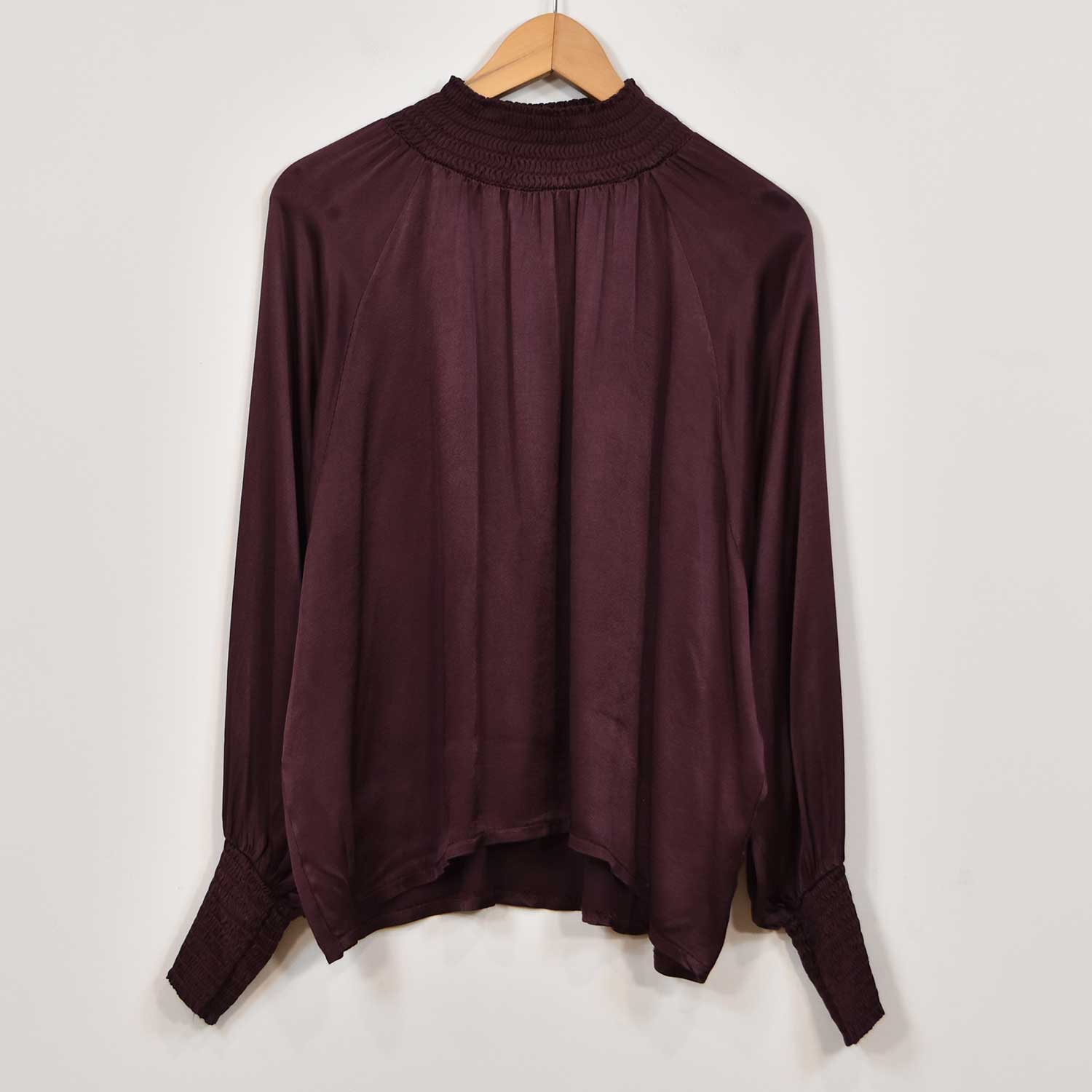 Blusa raso cuello berenjena