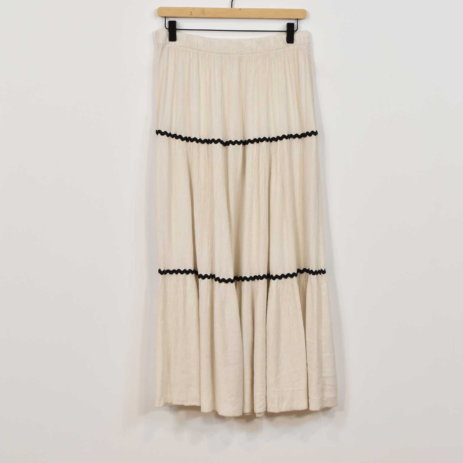 Beige textured skirt 
