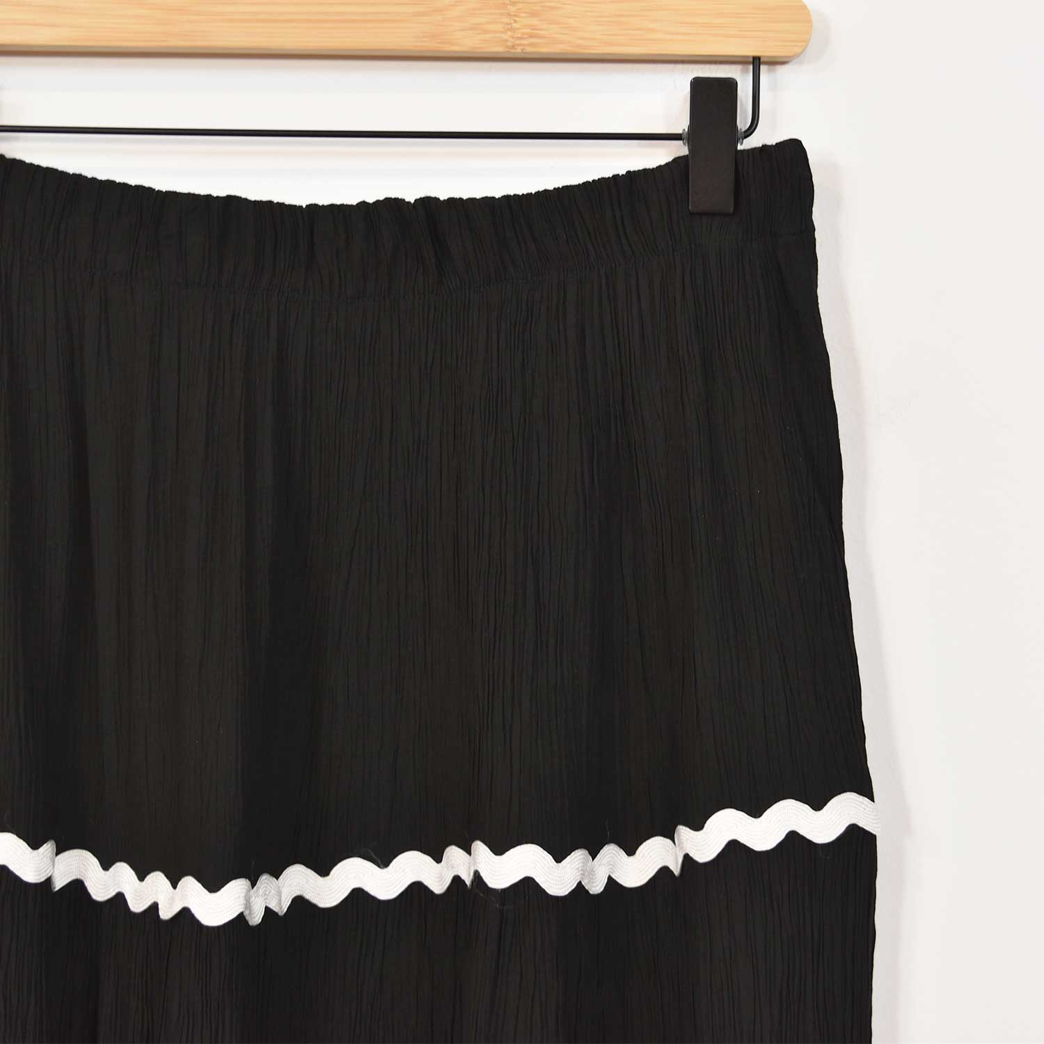 Black textured skirt 
