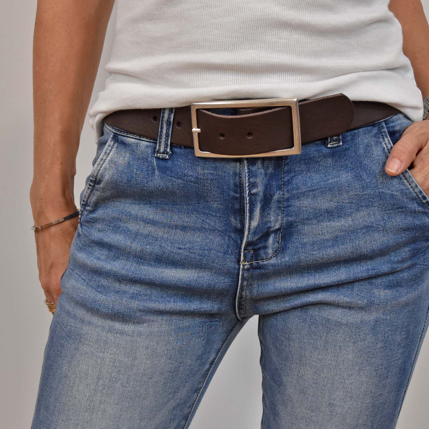 Brown rectangular buckle belt 