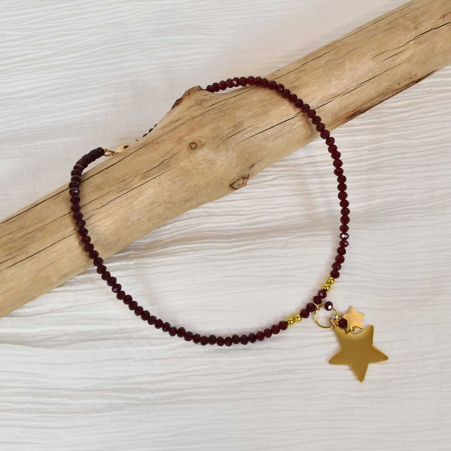 Collar estrellas cuentas granate