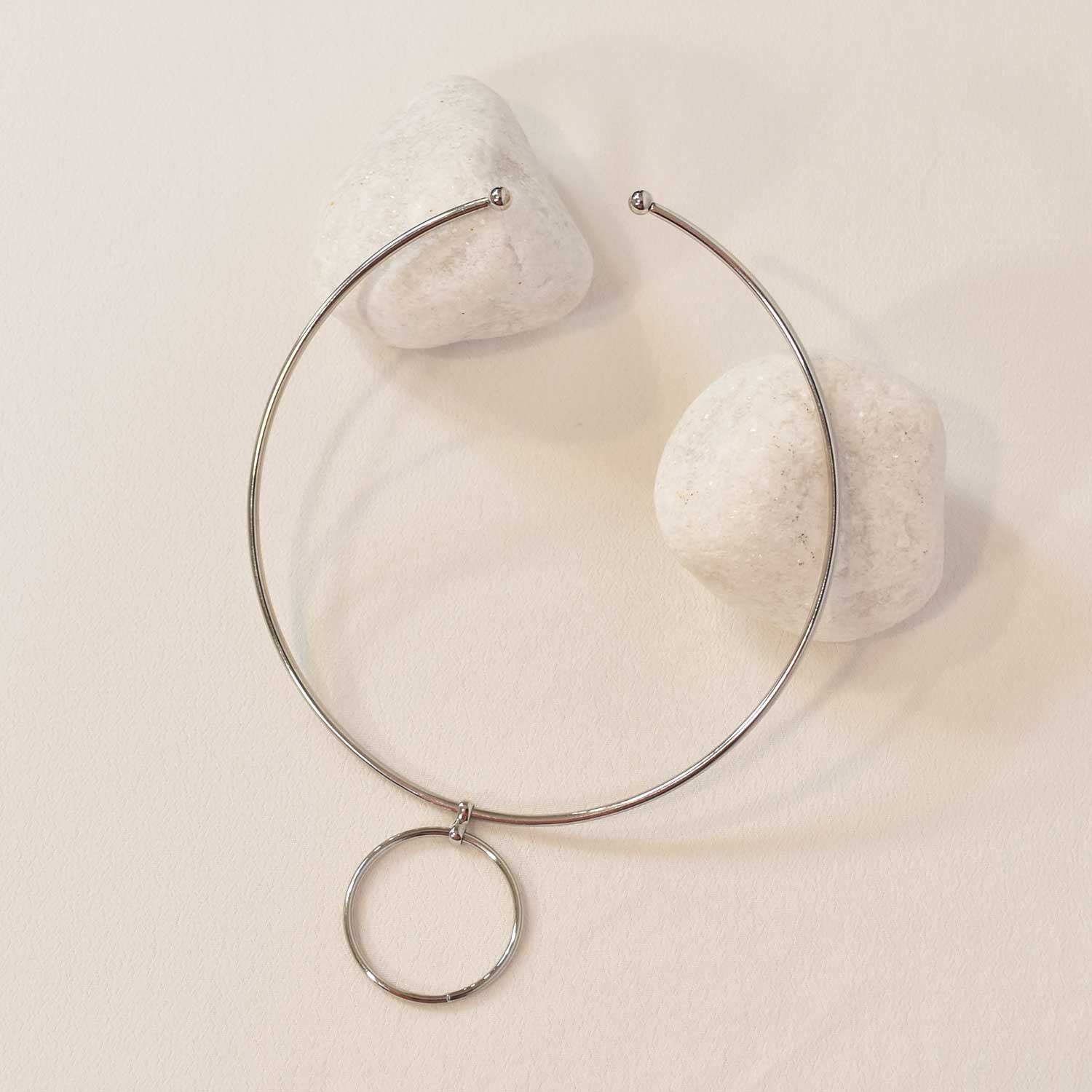 Choker necklace silvered hoop