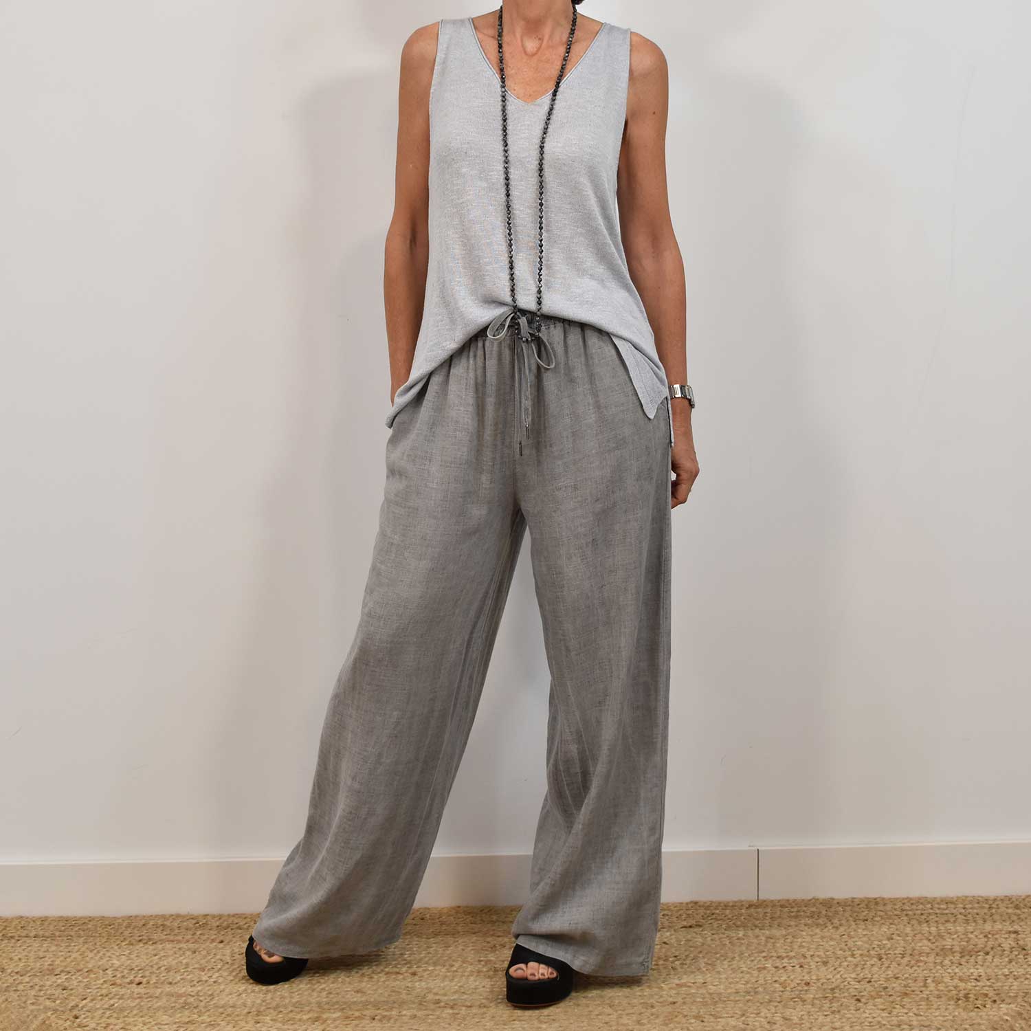 Pantalon large gris avec poches