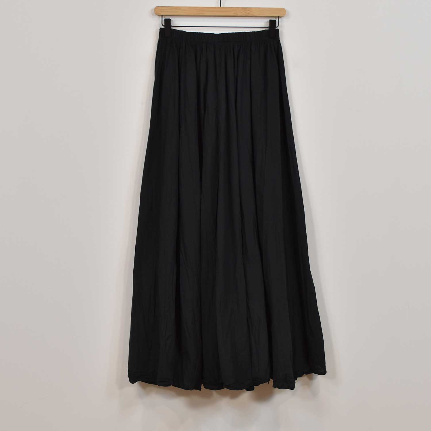 Black volume skirt 
