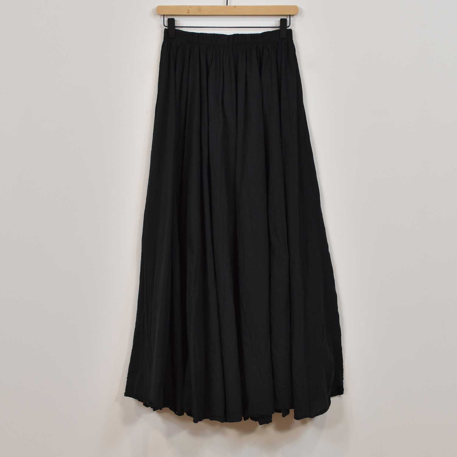 Black volume skirt 
