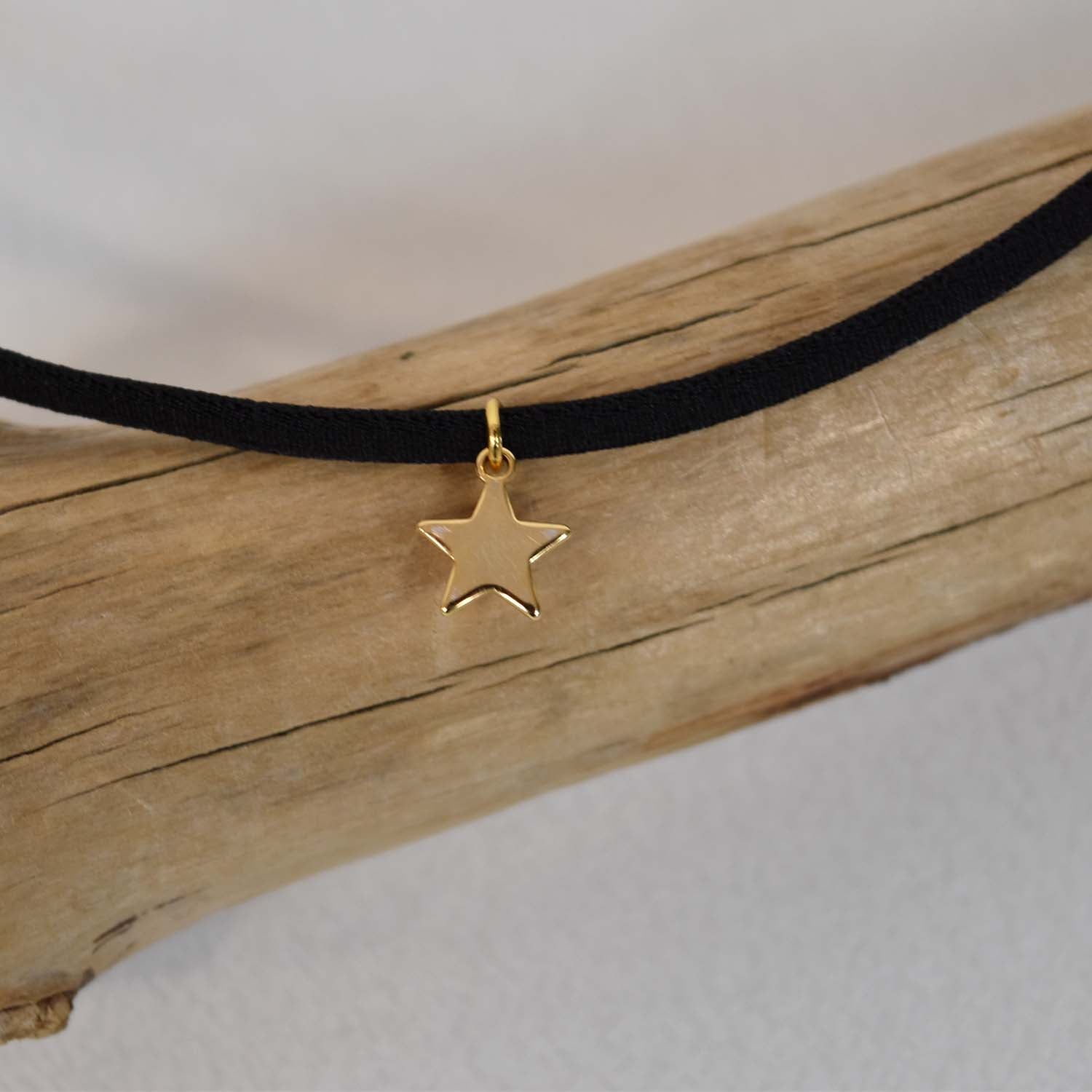 Black gold star elastic necklace