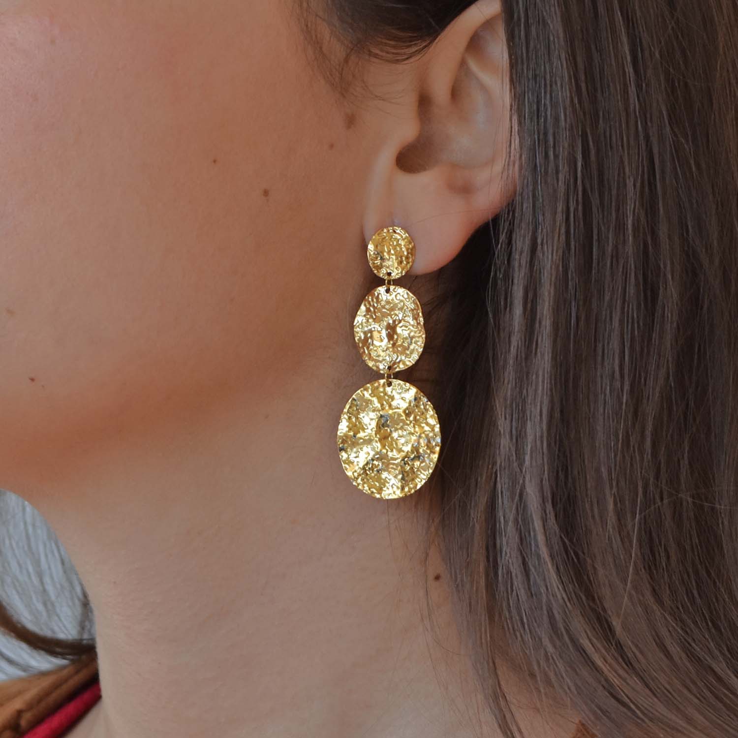 Textured round earrings