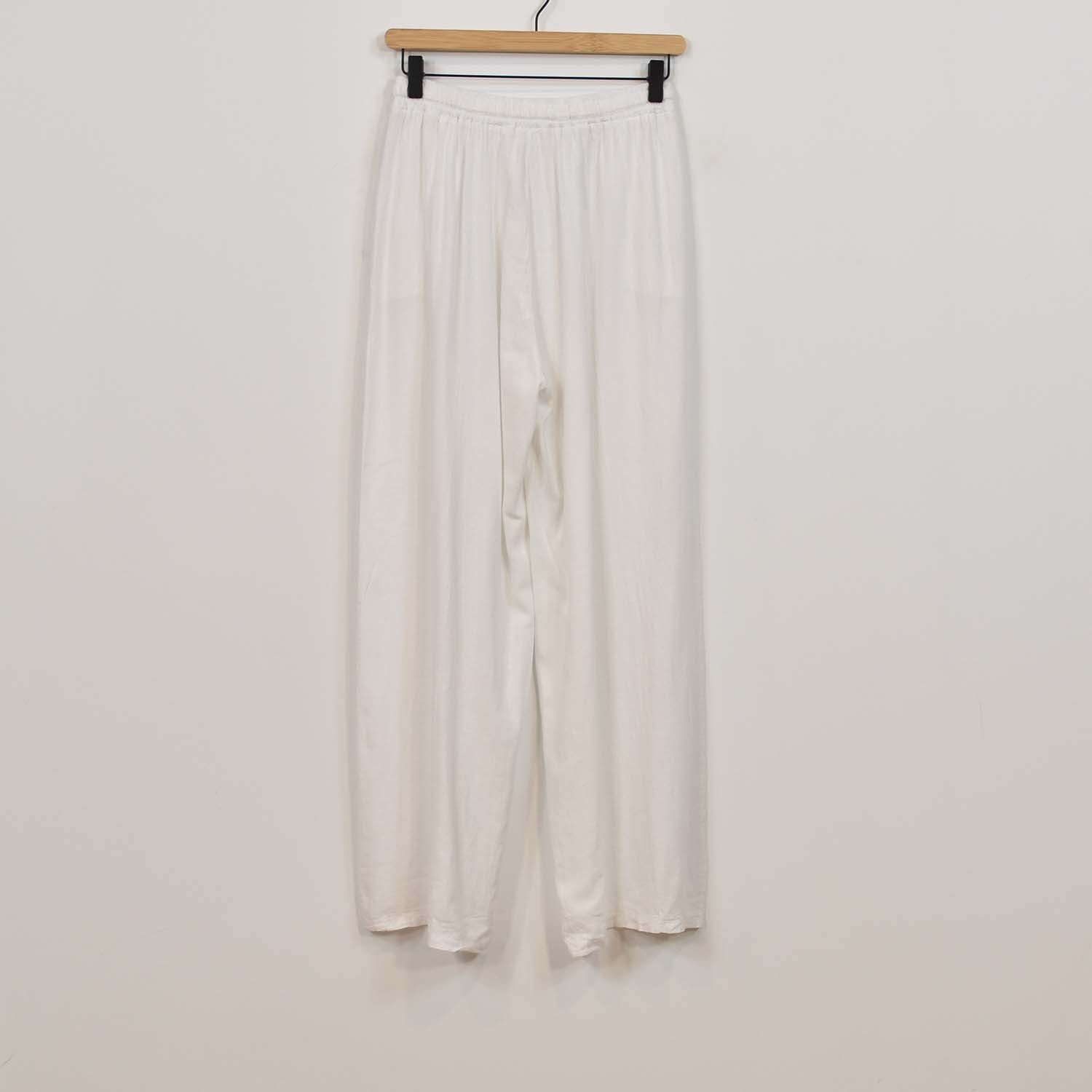 White wide pockets pants