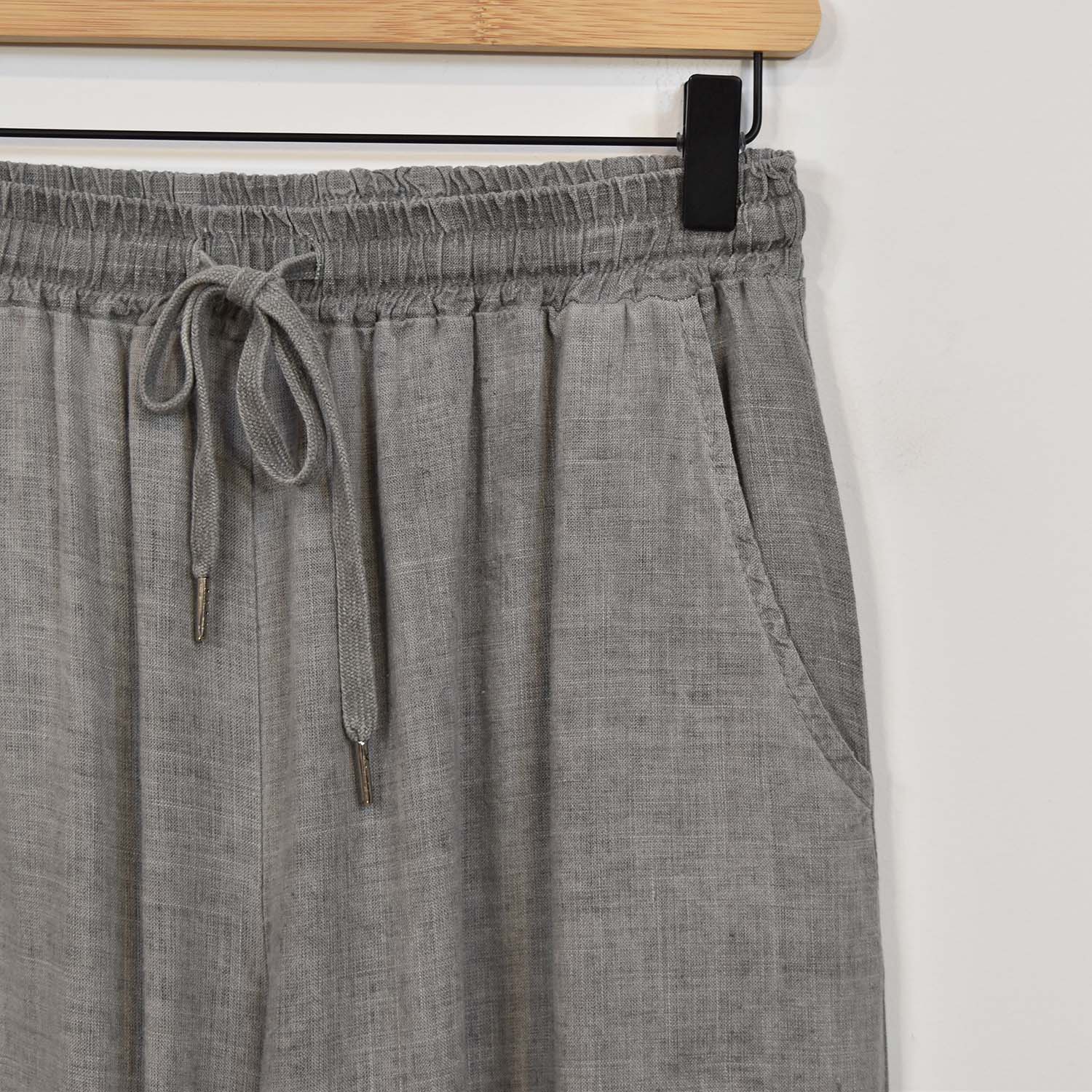 Pantalon large gris avec poches
