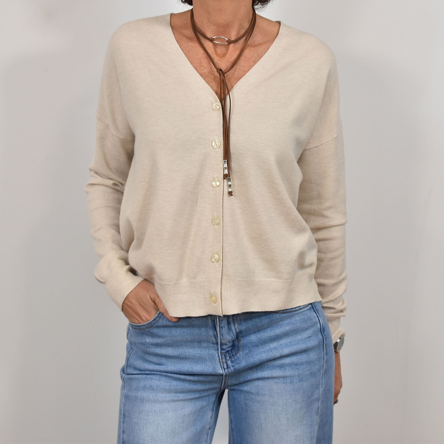 Veste beige a col V boutons 