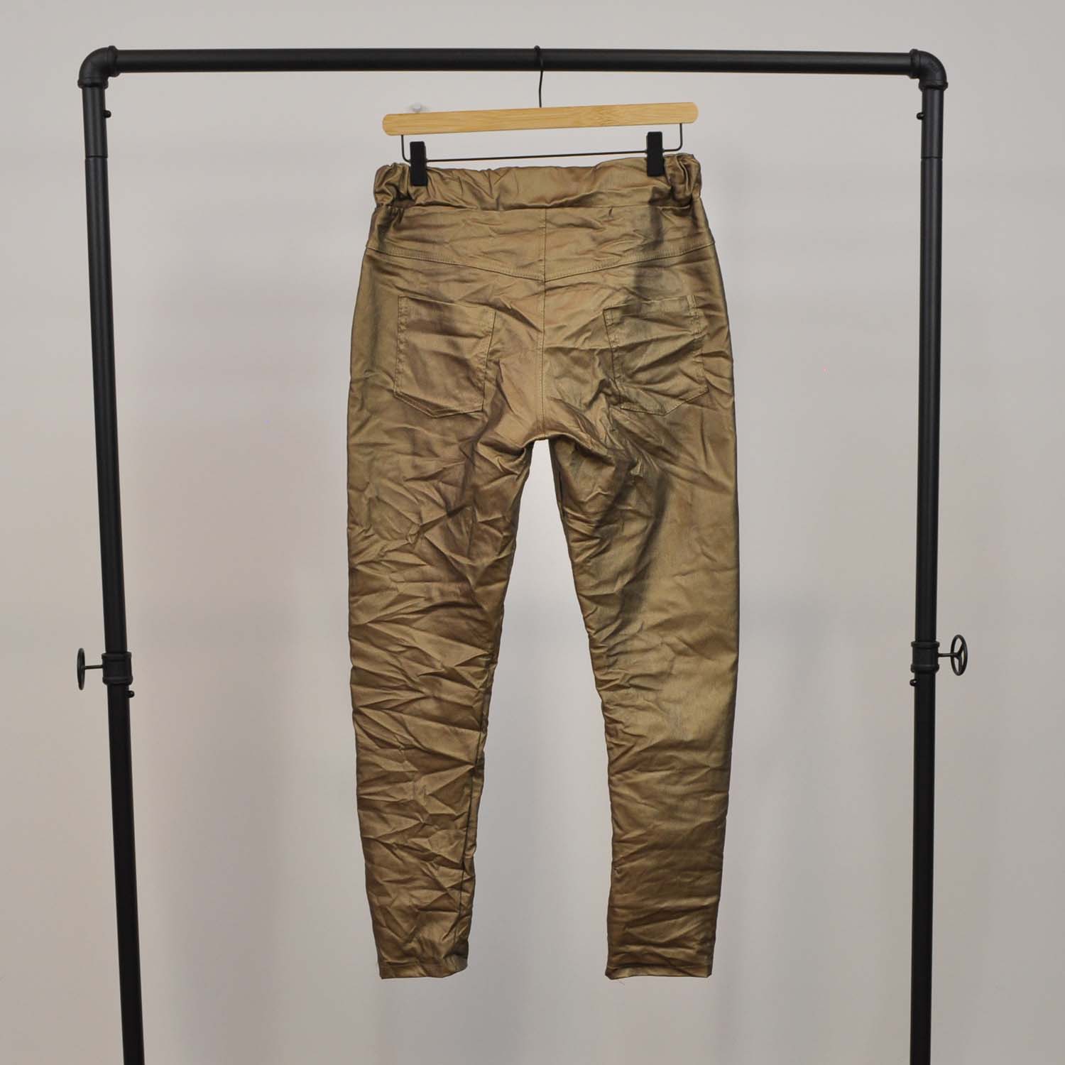 Pantalon baggy métallisé en or 