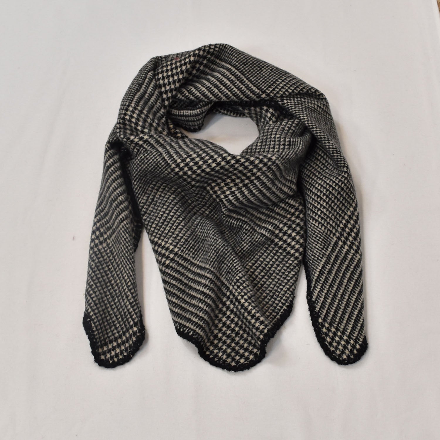 Echarpe triangle jacquard noir