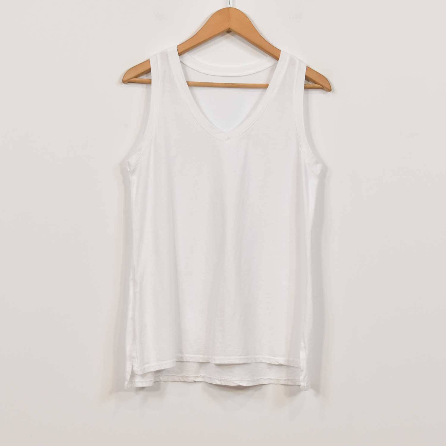 White v-neck basic tank