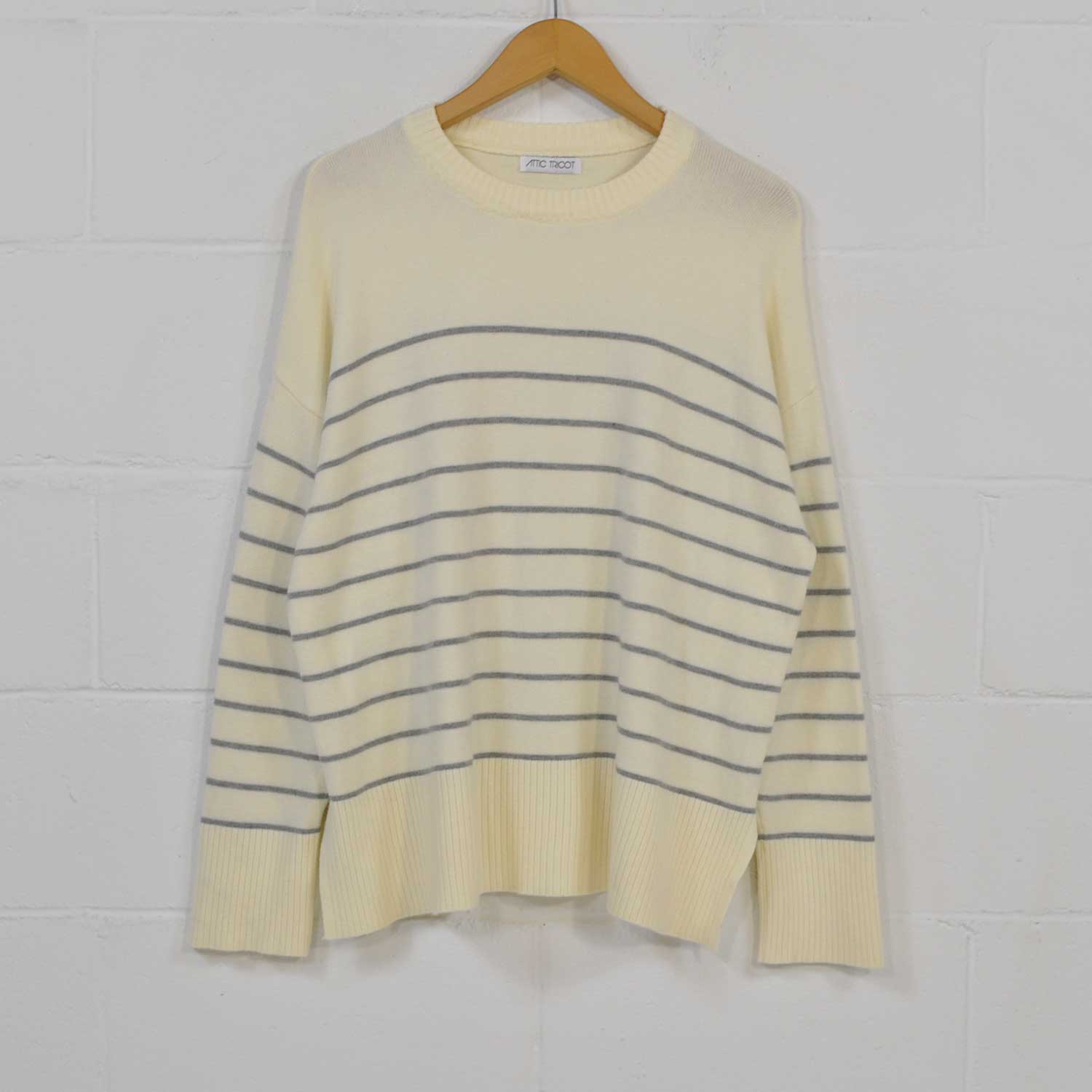 Pull a rayures doux beige