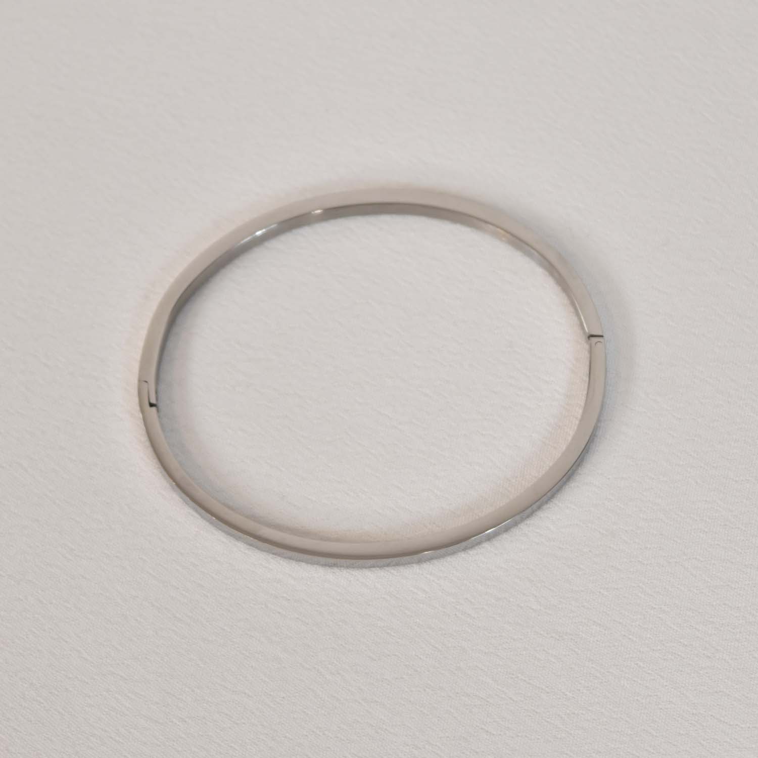 Thin silver bracelet
