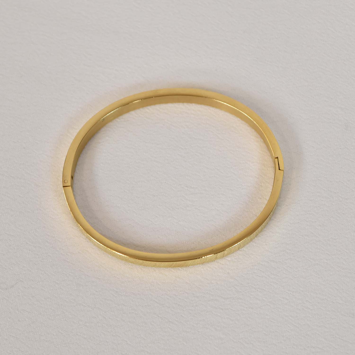 Wide golden bracelet
