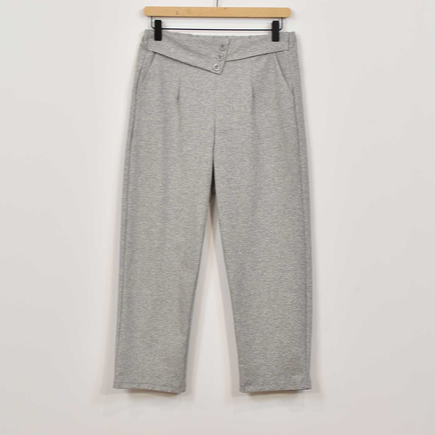 Pantalón cintura botones gris