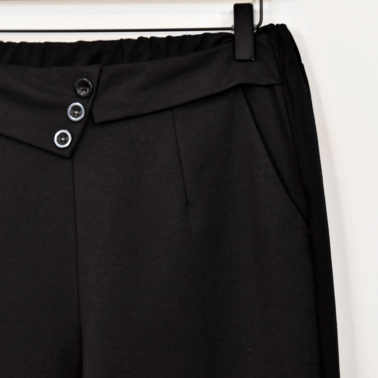 Pantalón cintura botones negro