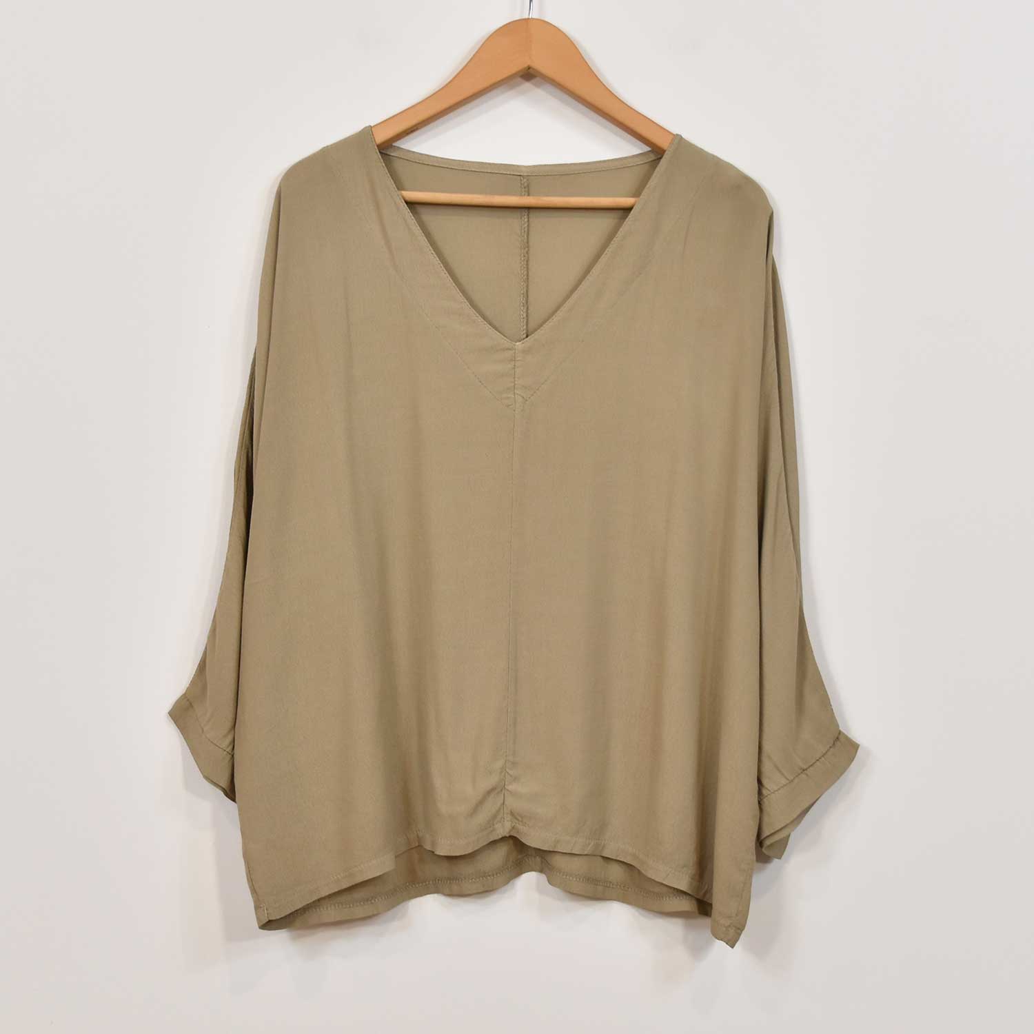 Blusa pico costura camel