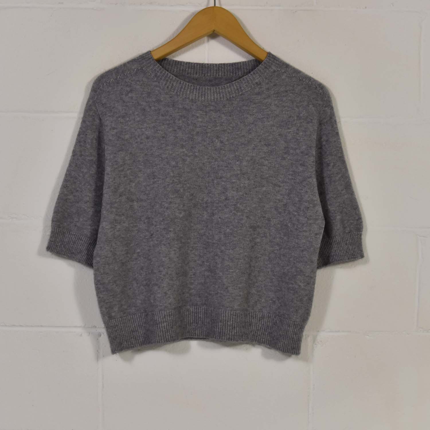 Short sleeve grey sweater