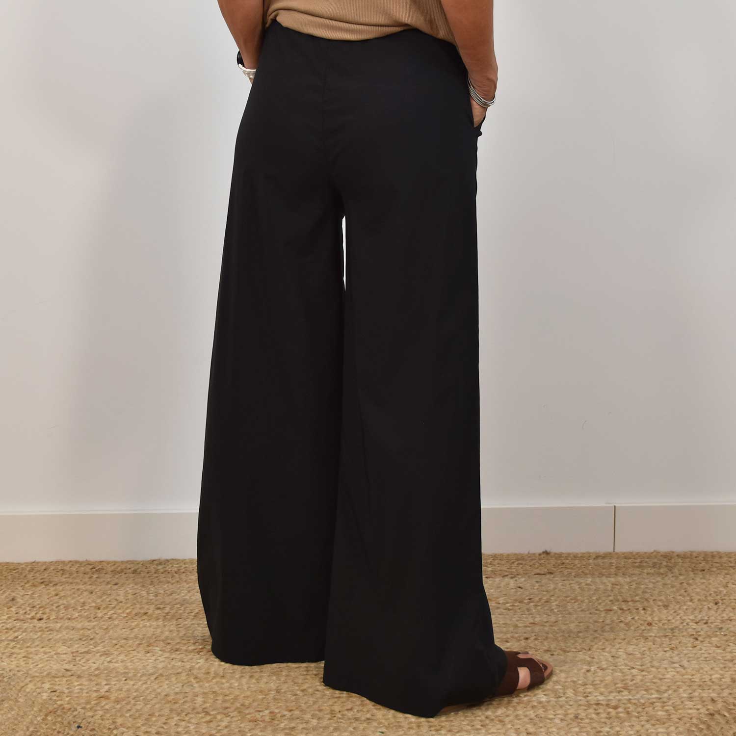 Black wide pants