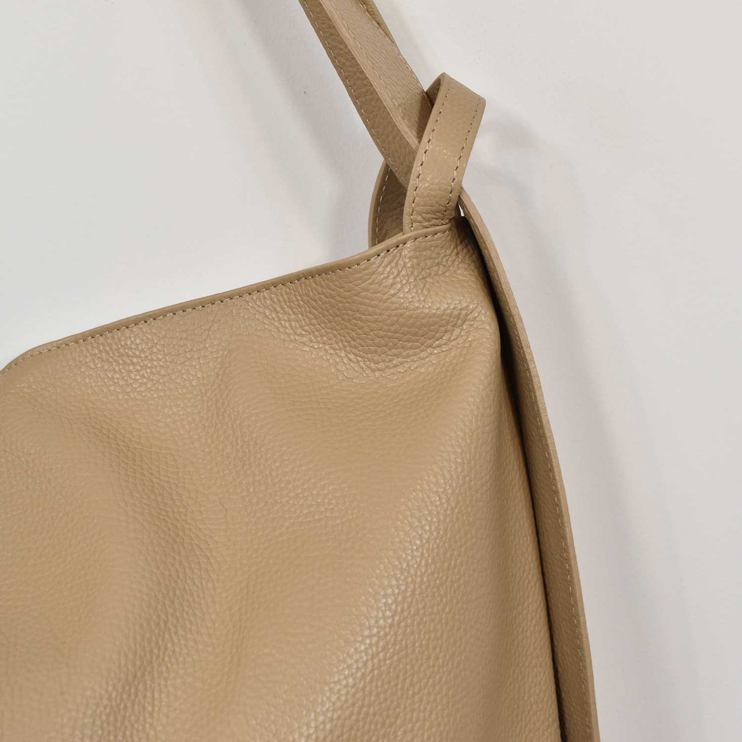 sac à dos beige
