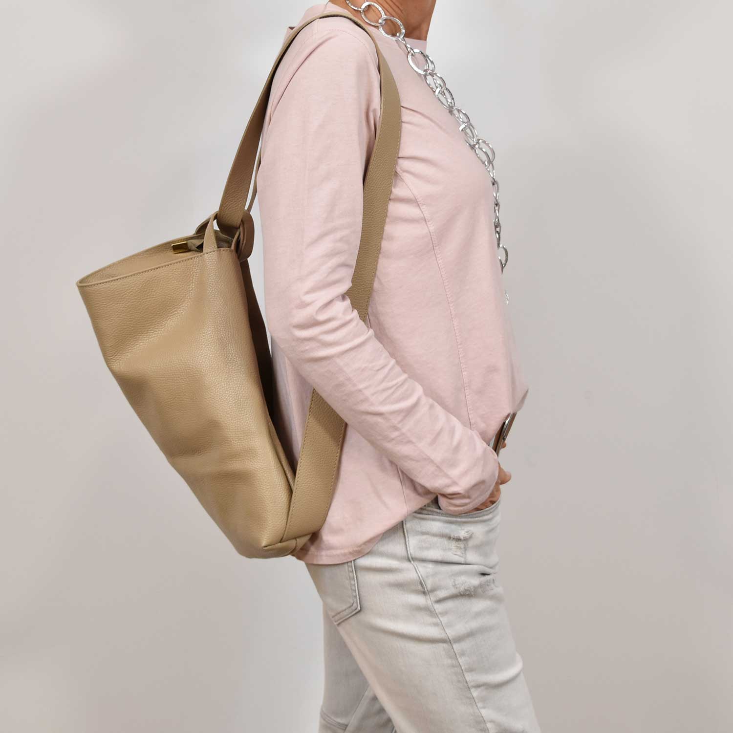 sac à dos beige
