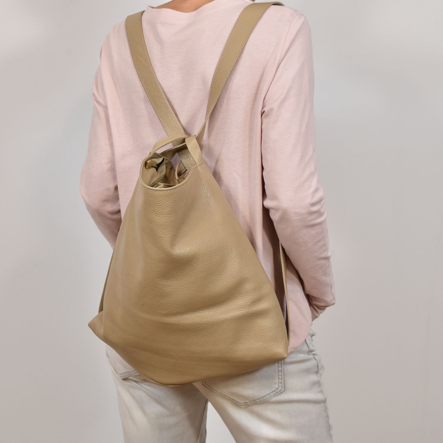 sac à dos beige
