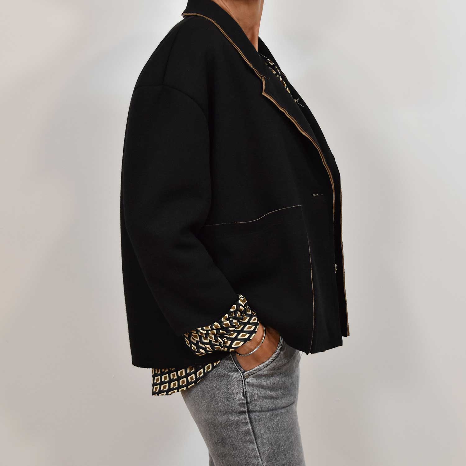 Black seams jacket
