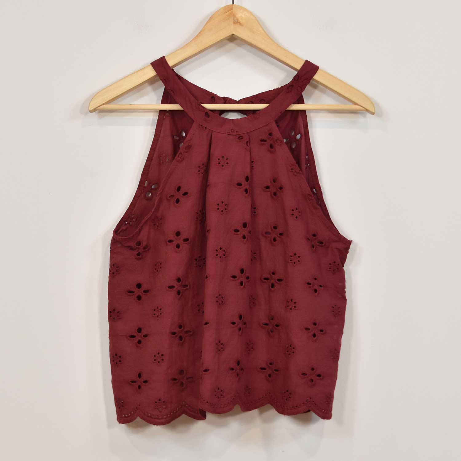 Top halter brodé rouge