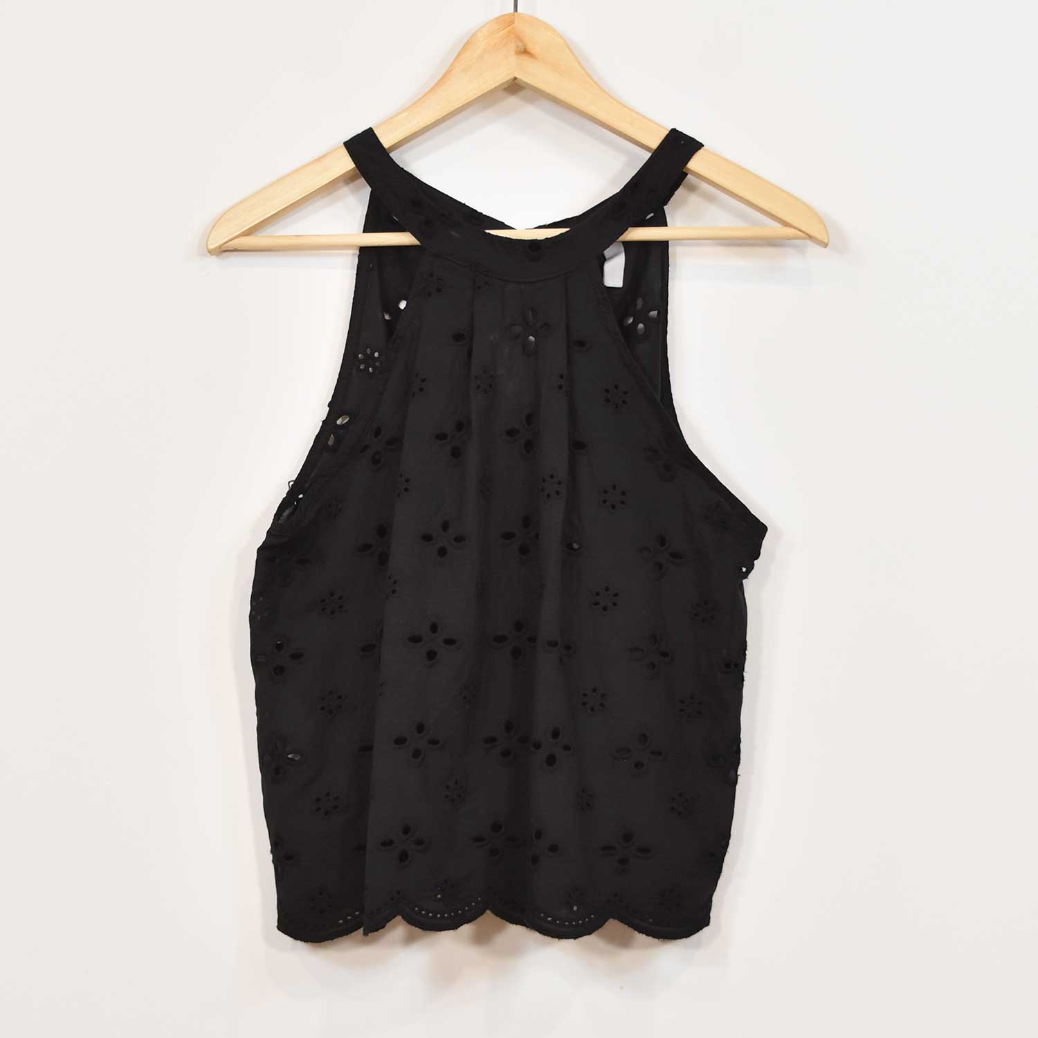 Top halter bordado negro