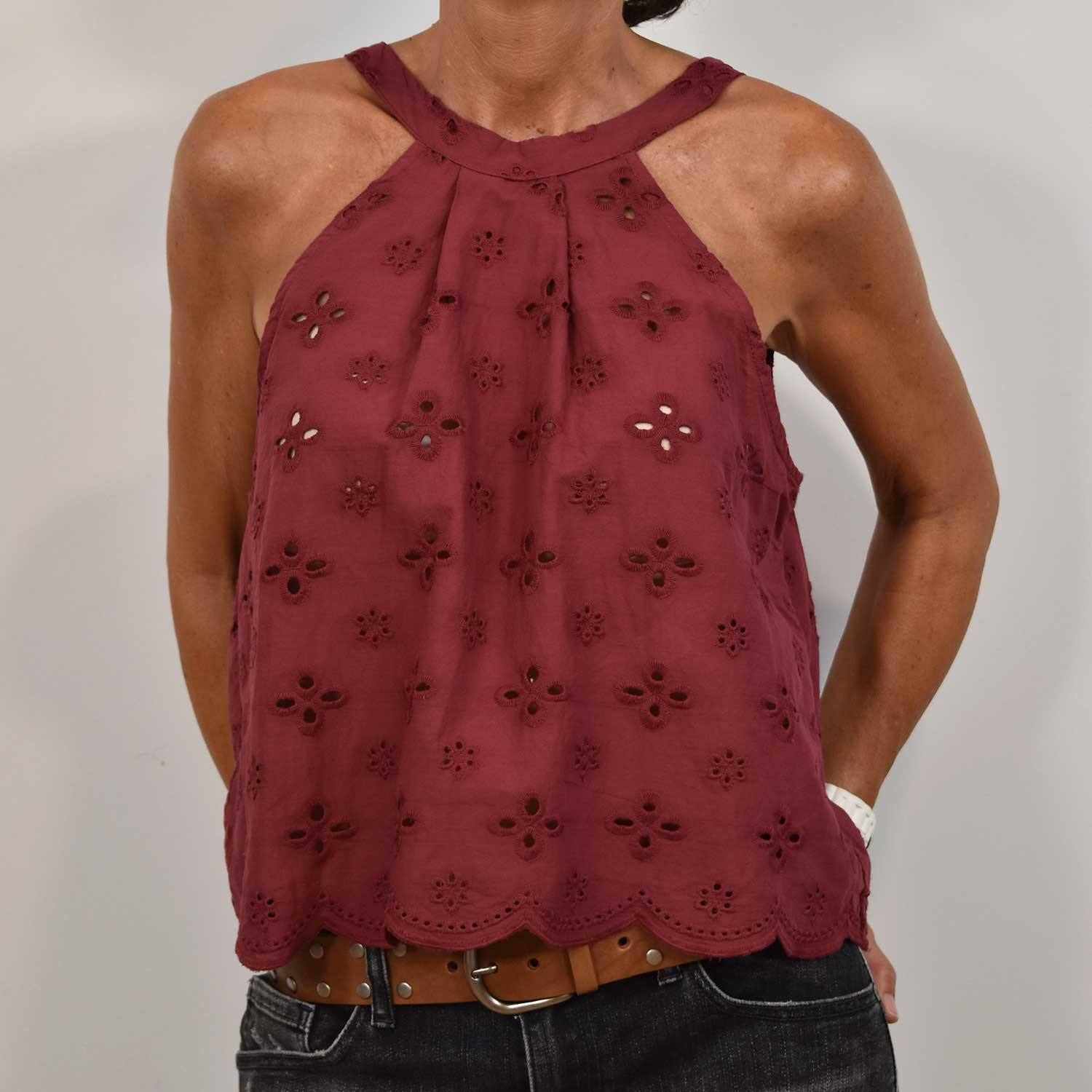 Top halter brodé rouge