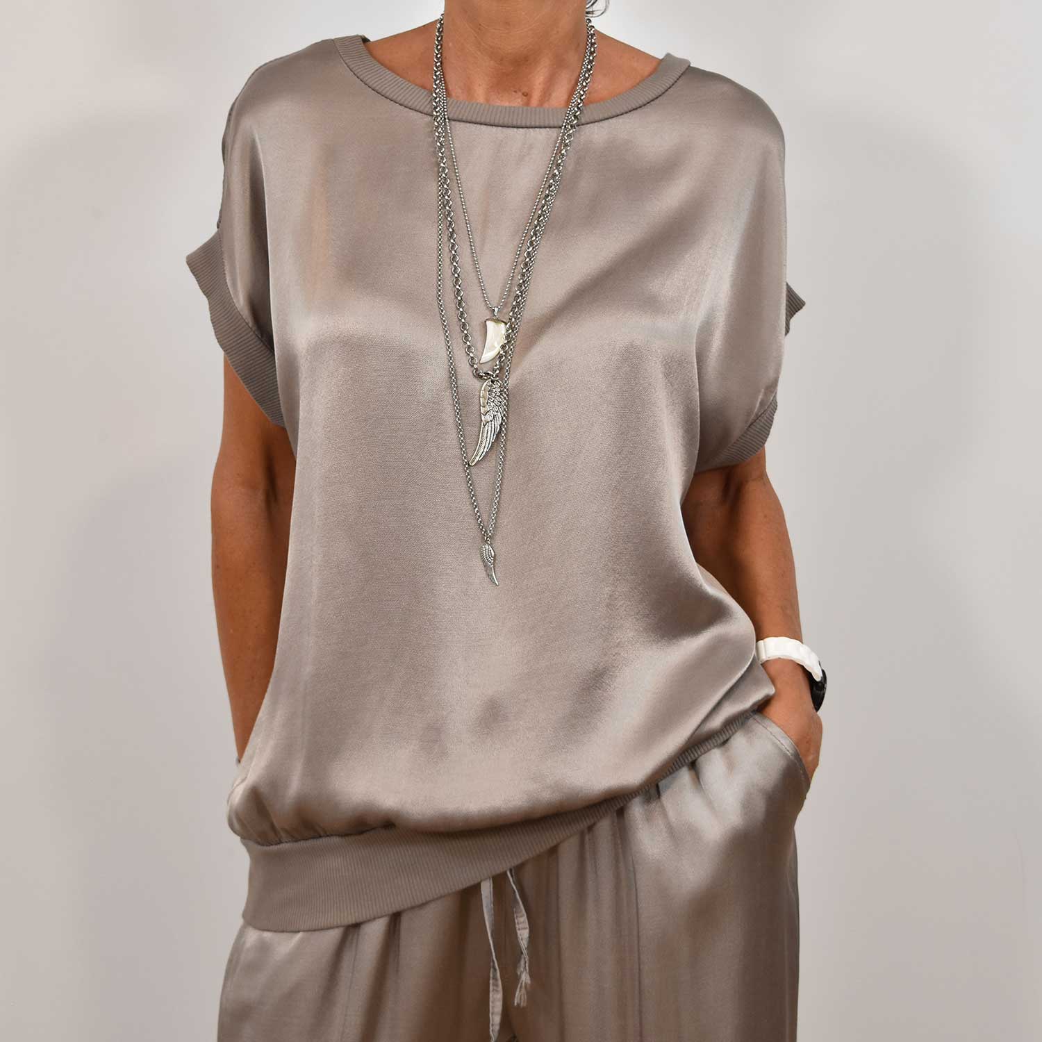 Blusa raso taupe