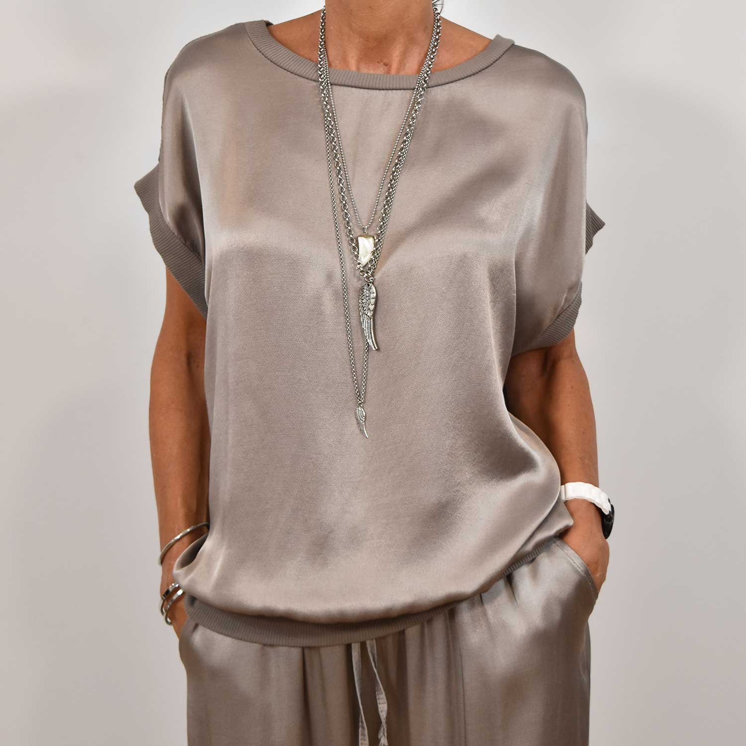 Blusa raso taupe