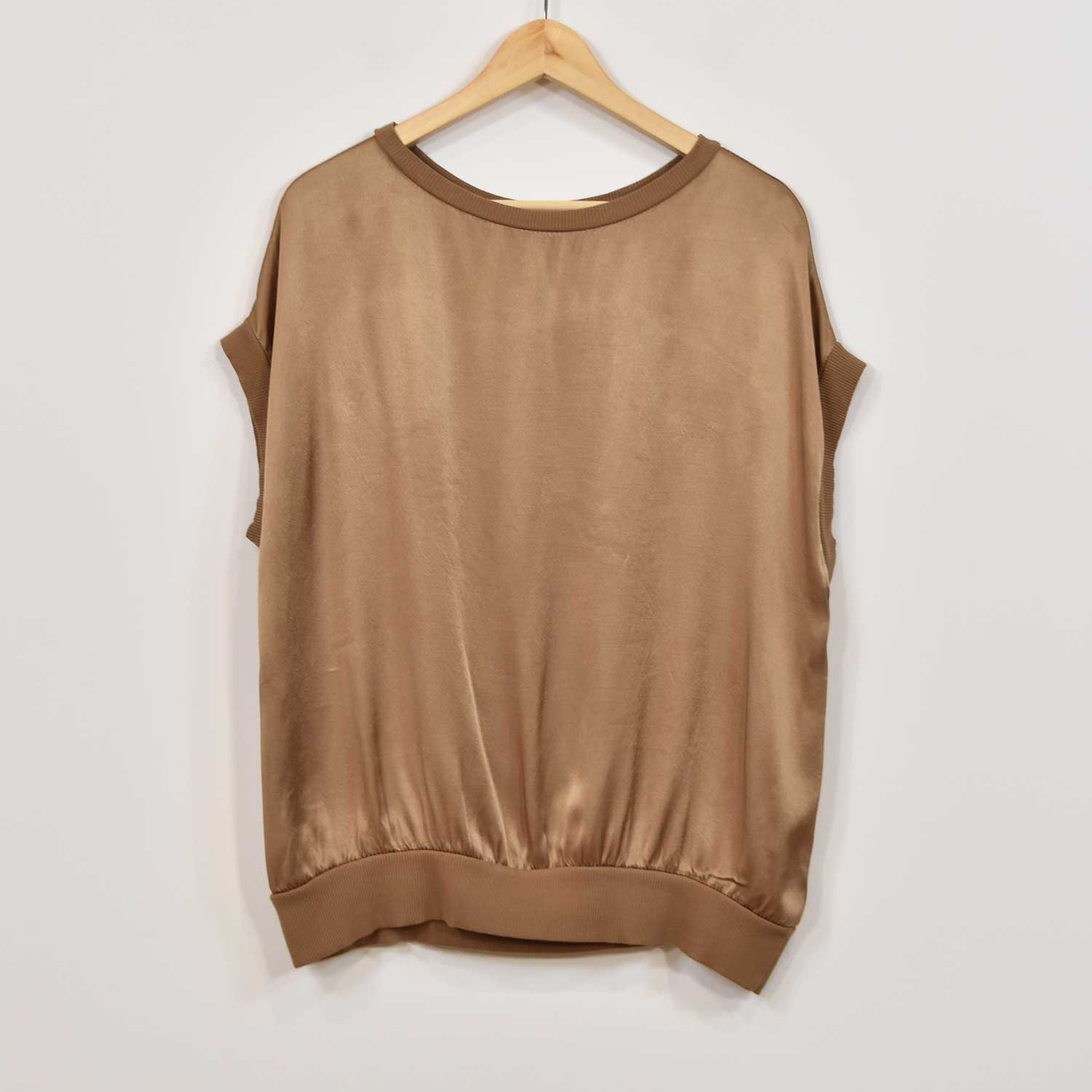 Blusa raso camel