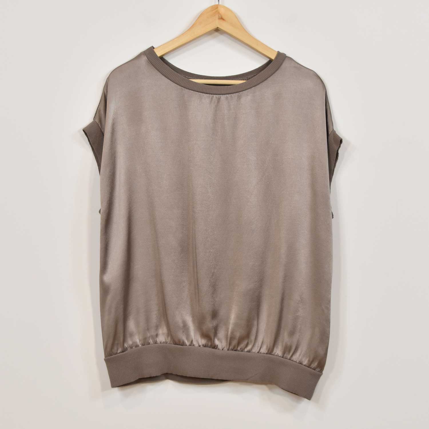 Blusa raso taupe