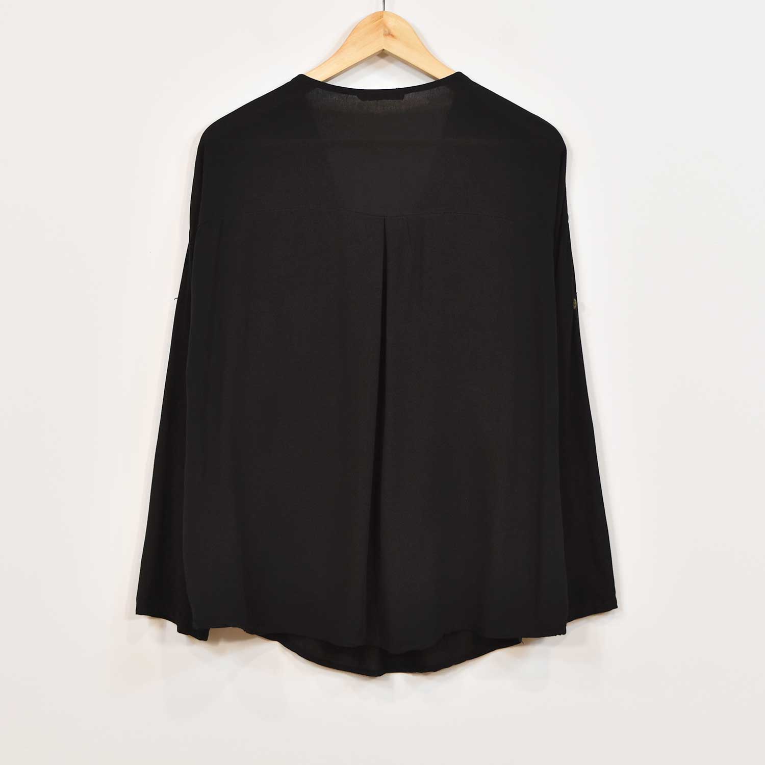 Blusa pico negra