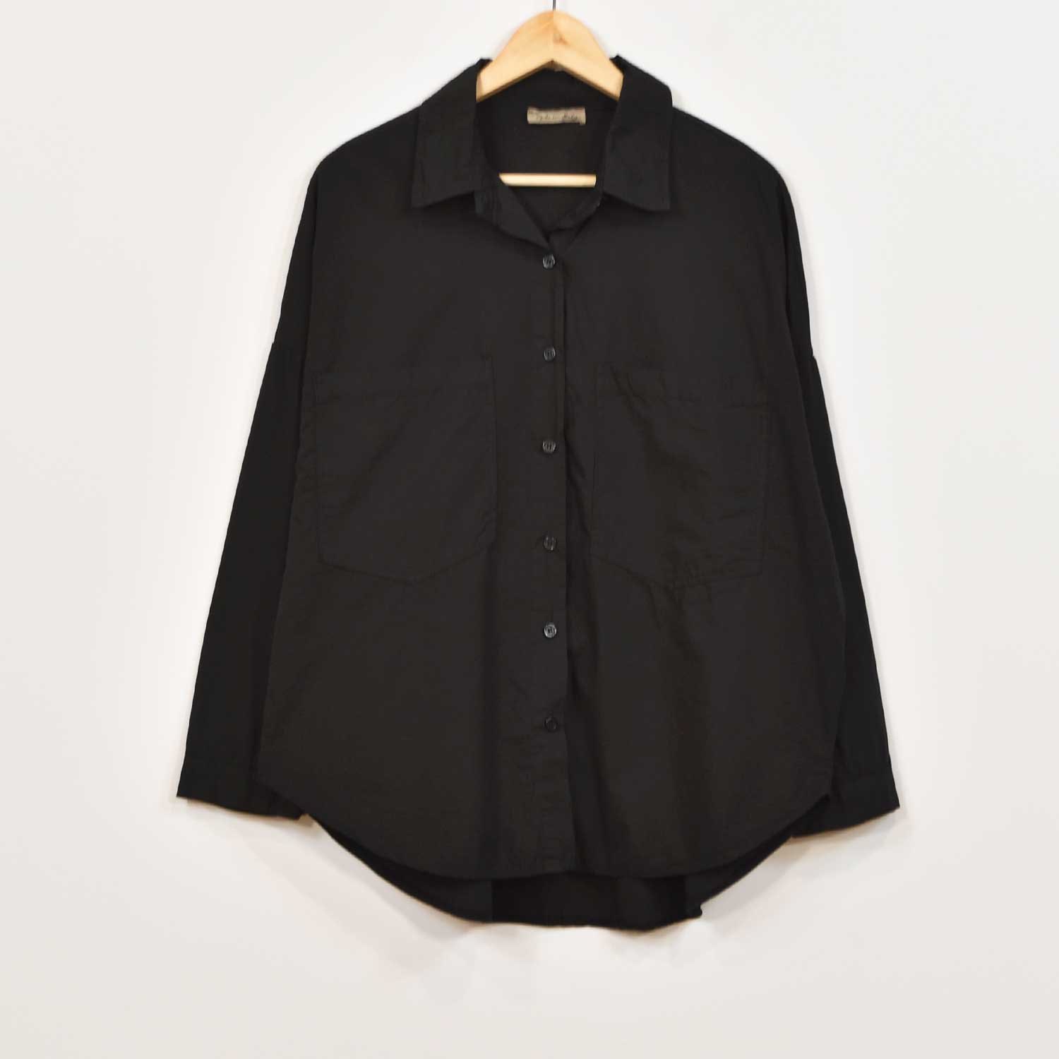 Camisa bolsillos negra