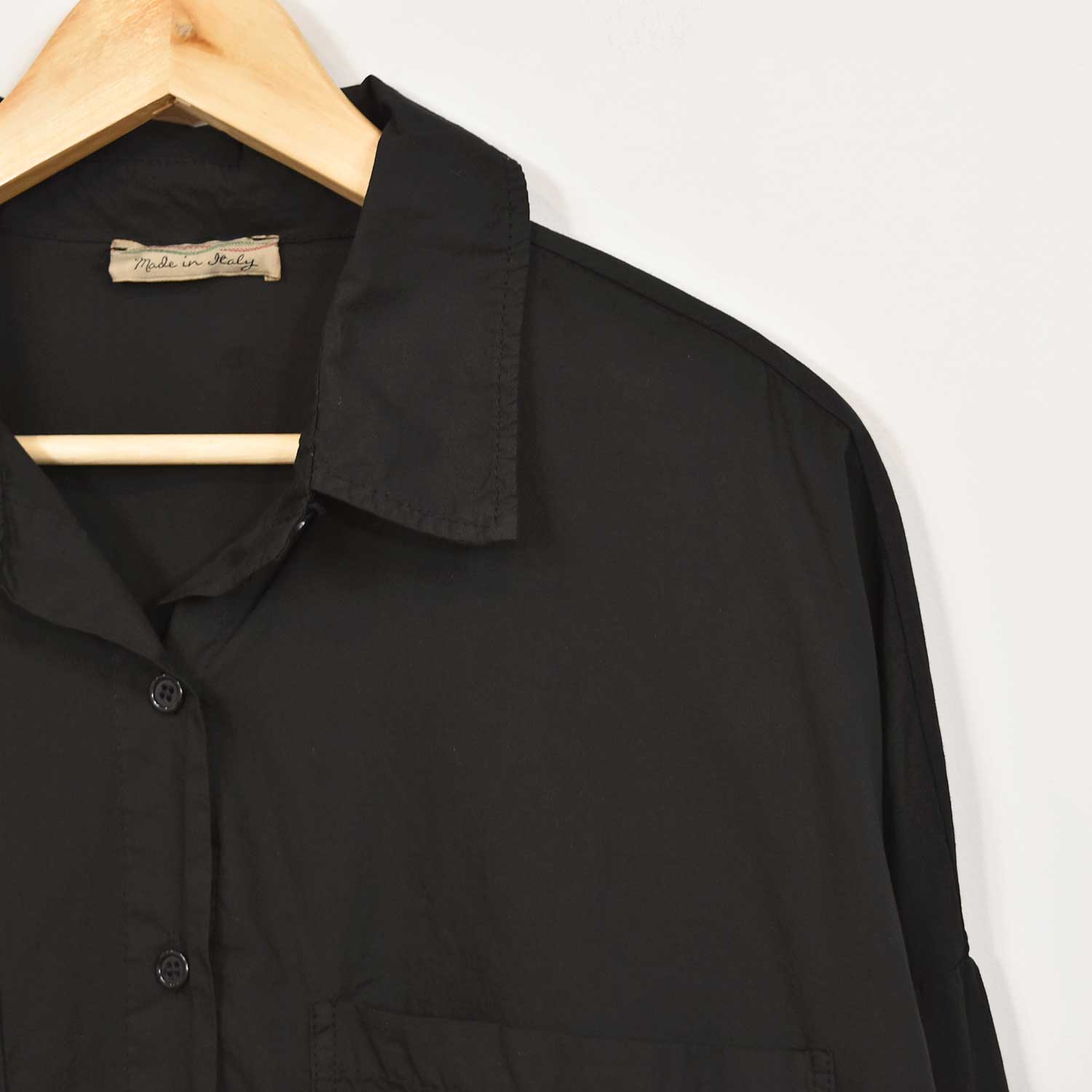 Black pockets shirt