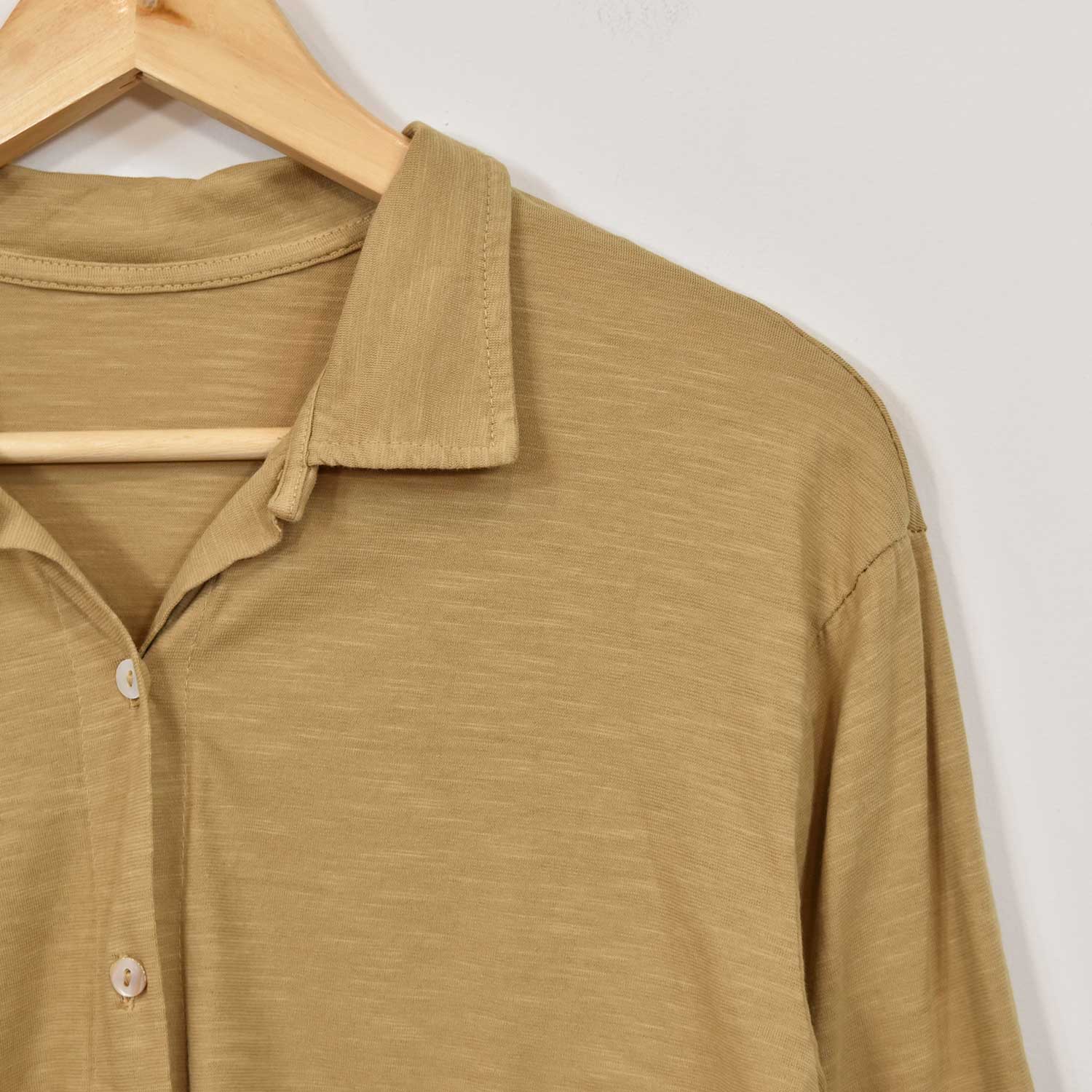 Brown elastic shirt