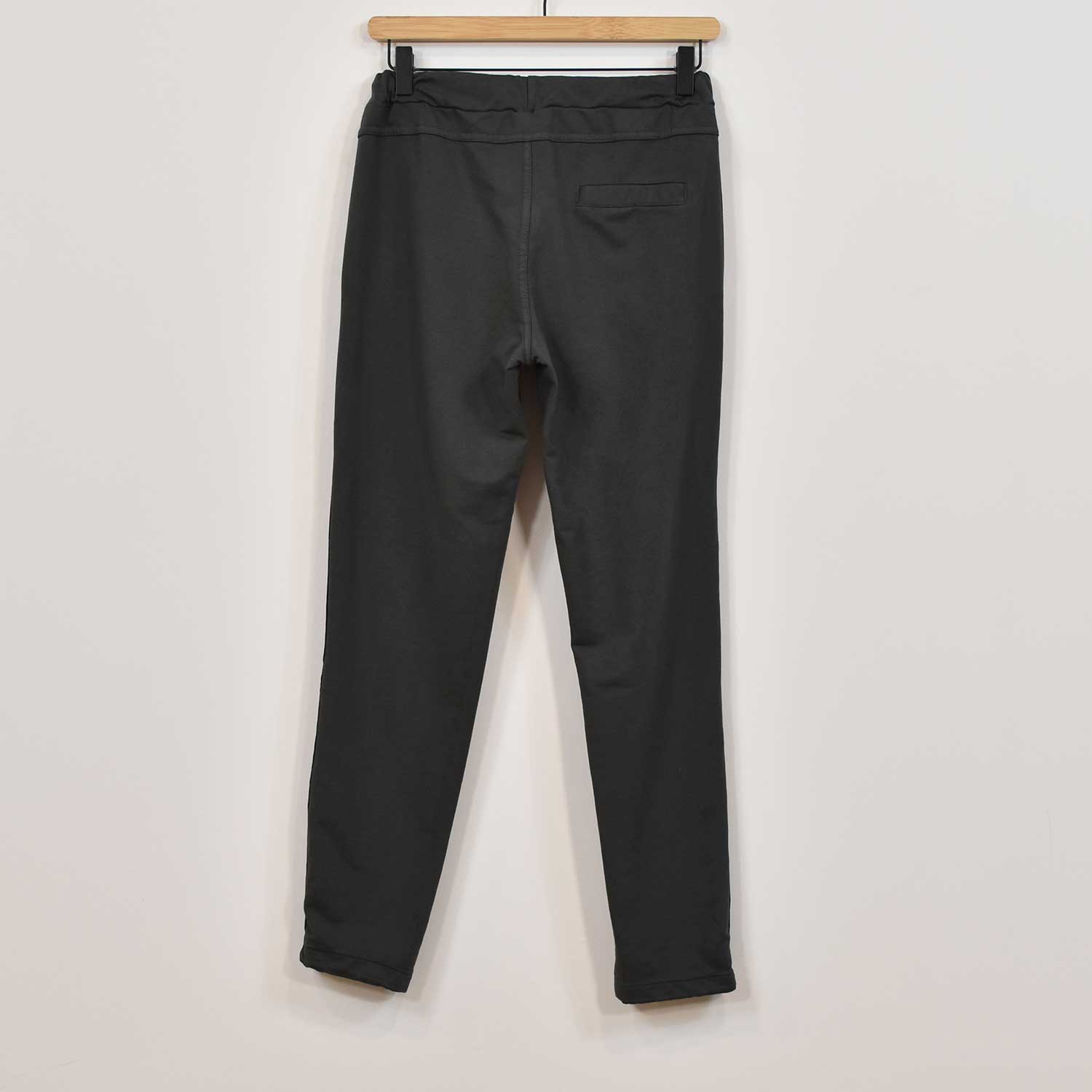 Pantalon jogger avec détails en satin gris