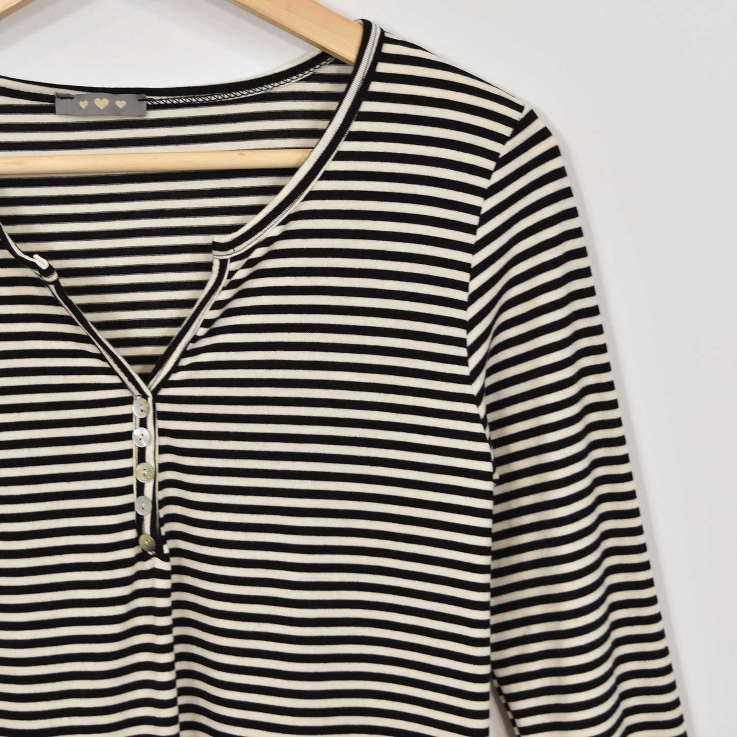 Stripped buttons t-shirt