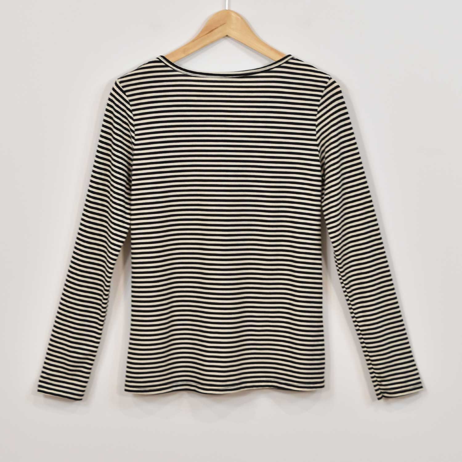 Stripped buttons t-shirt