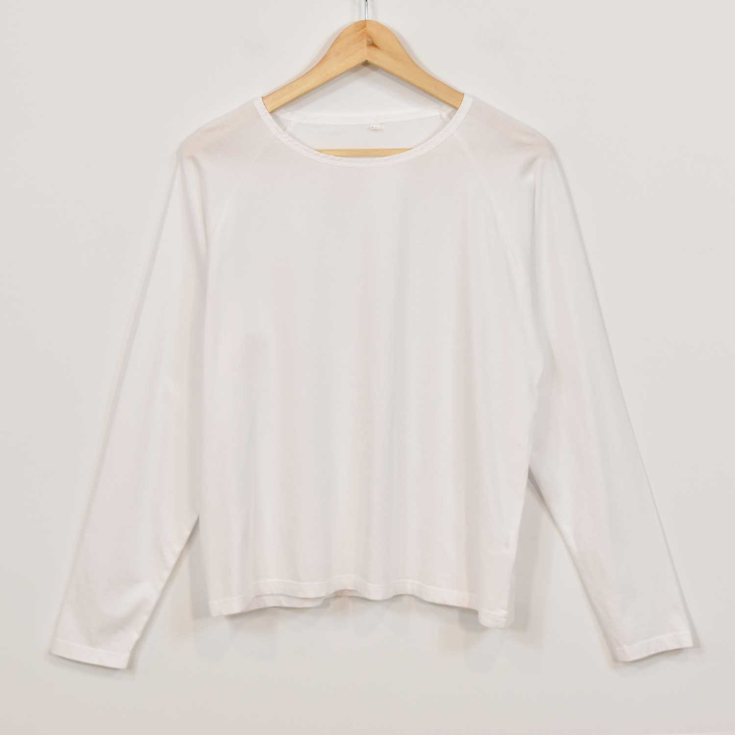 White premium basic r-shirt