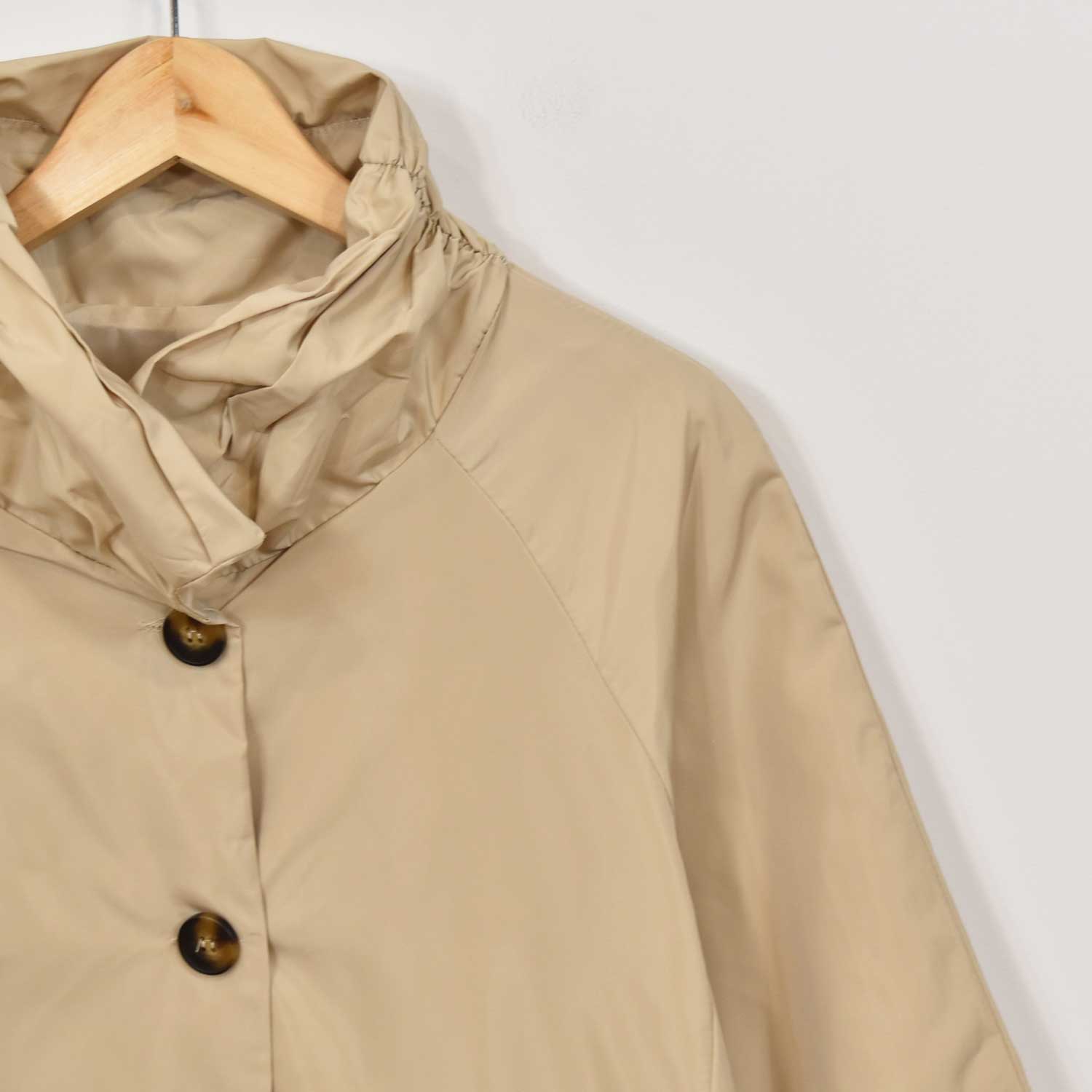 Beige outdoor buttons parka
