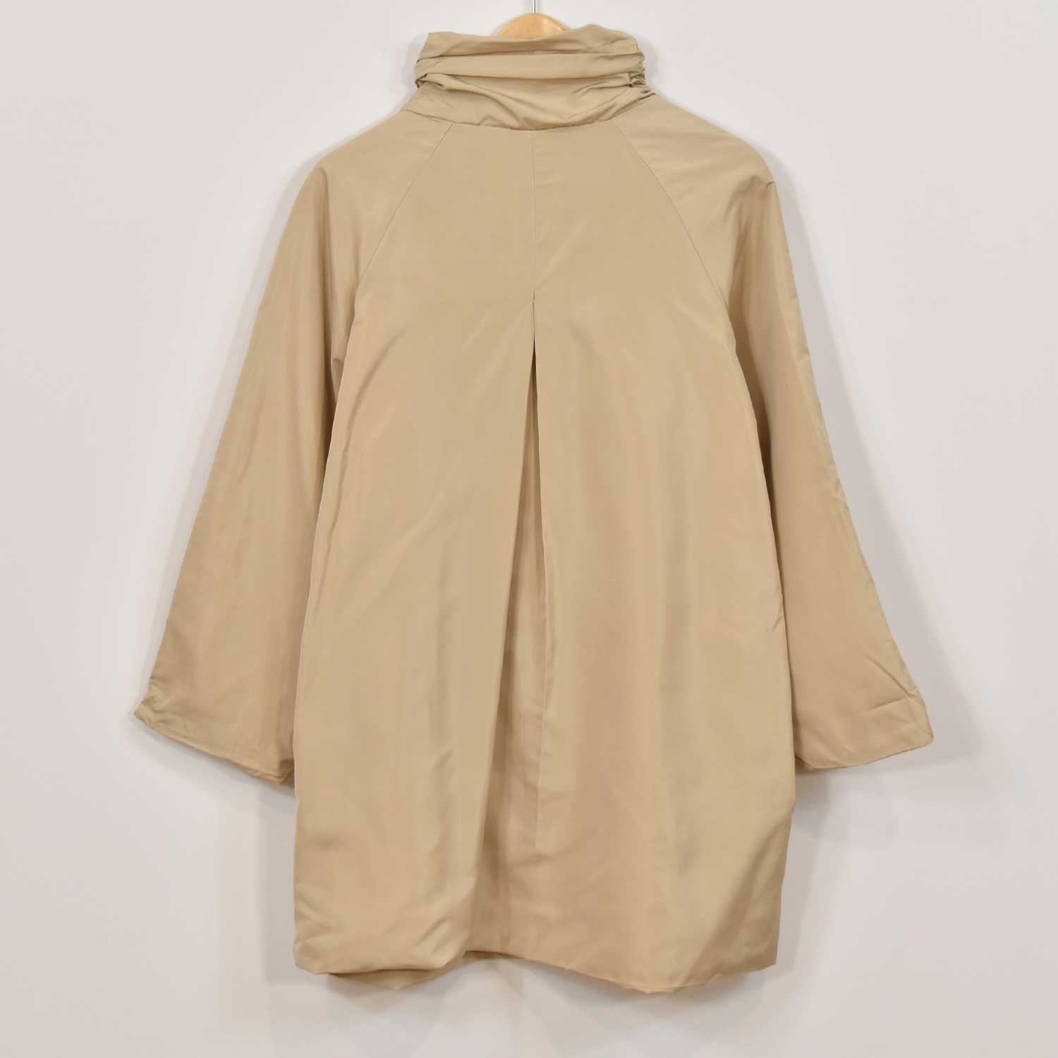 Beige outdoor buttons parka
