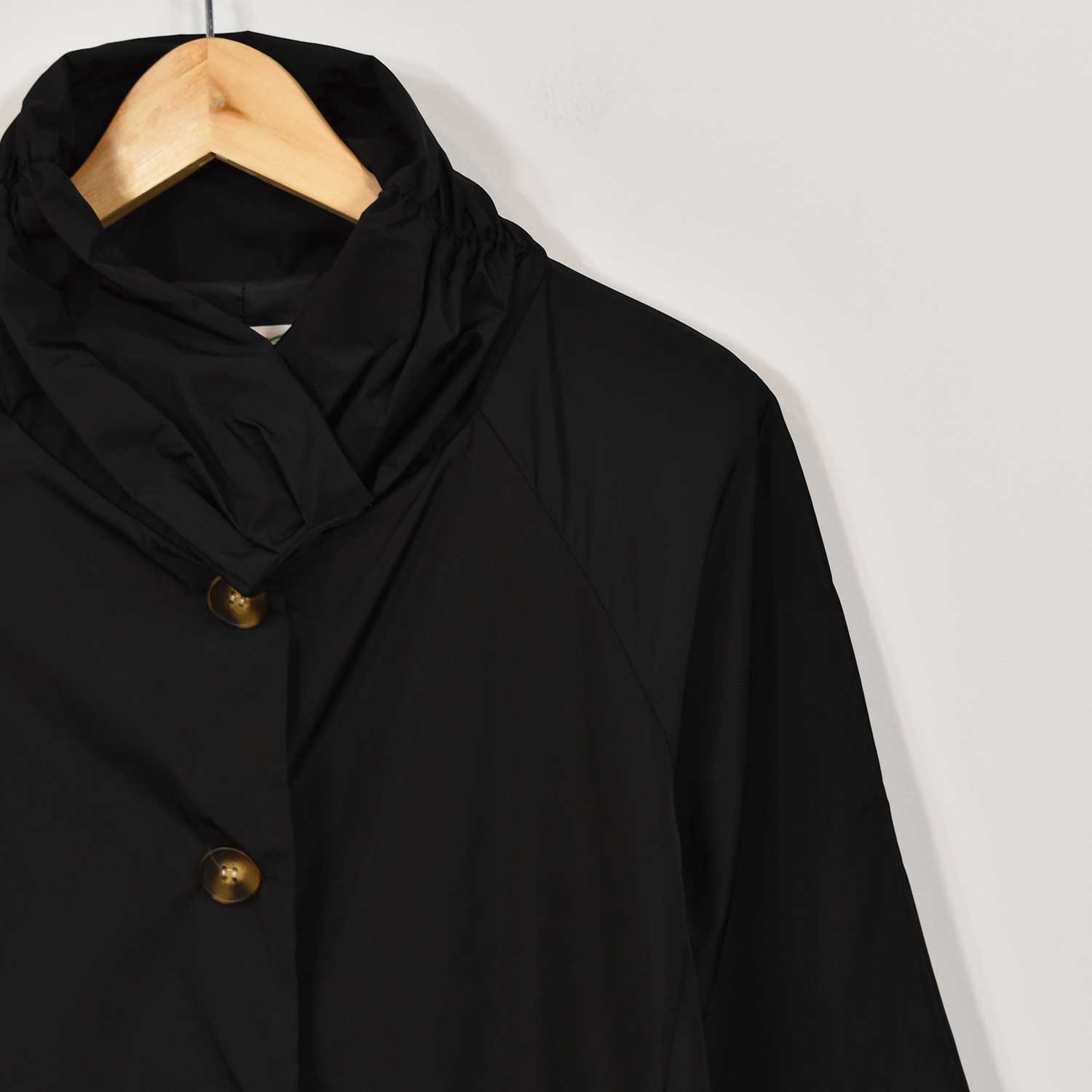 Black outdoor buttons parka
