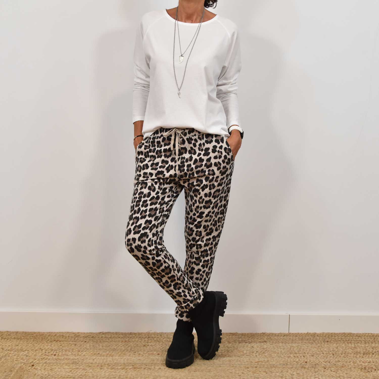 Pantalón jogger leopardo