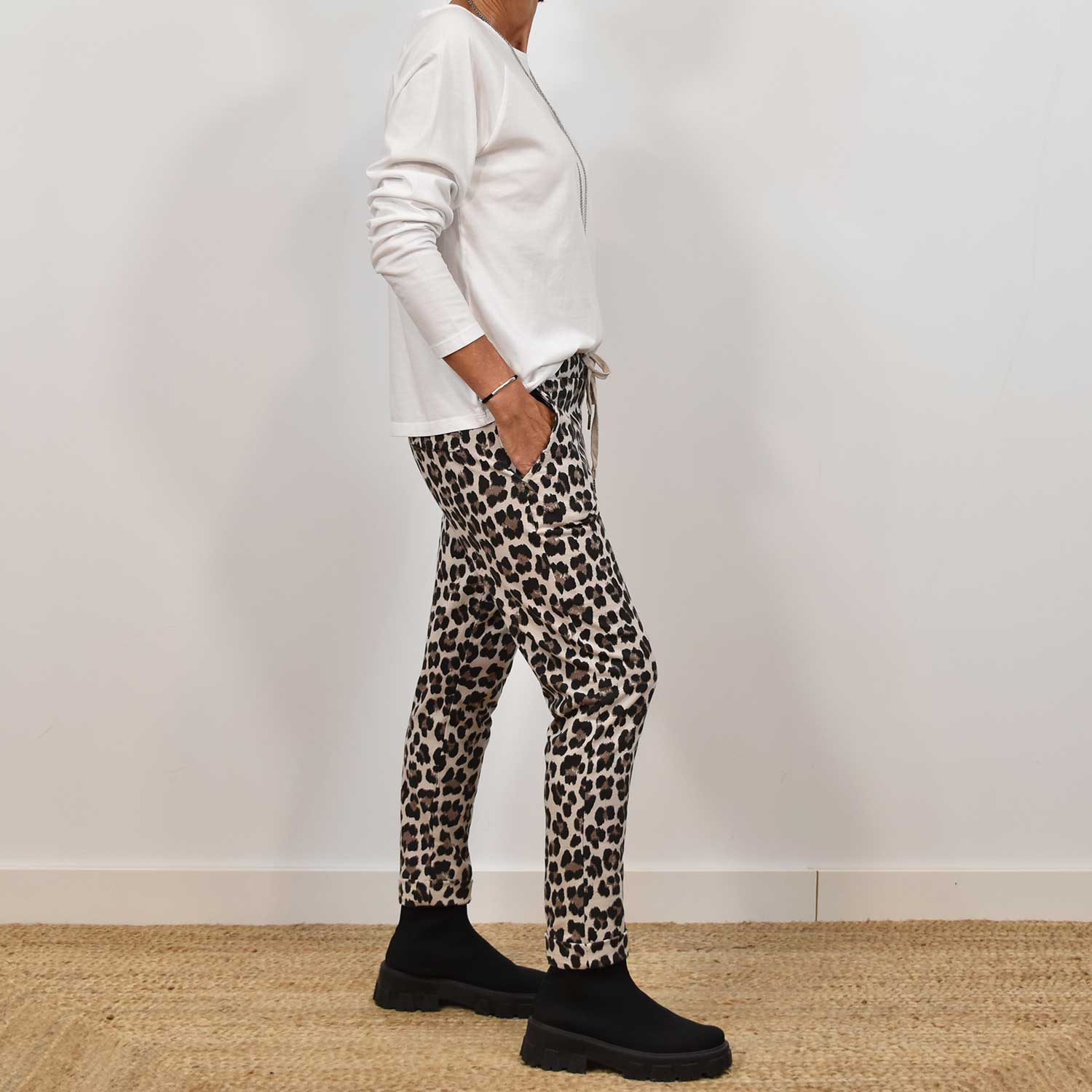 Pantalón jogger leopardo